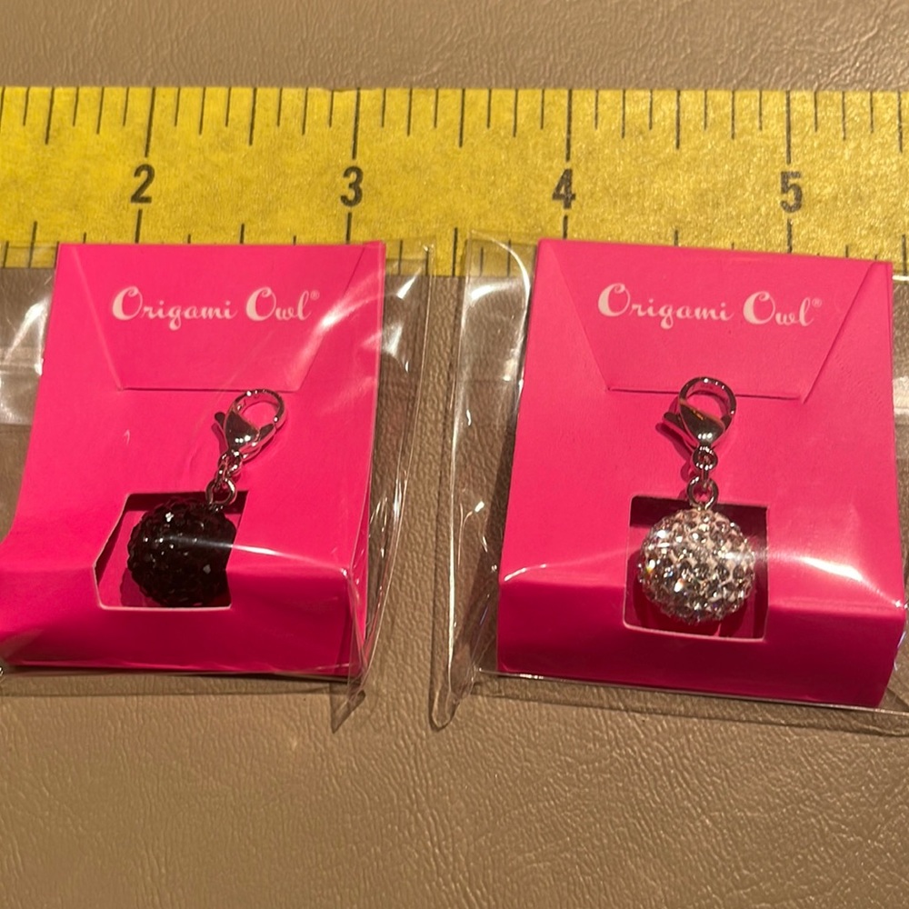 2 glitter dangles
